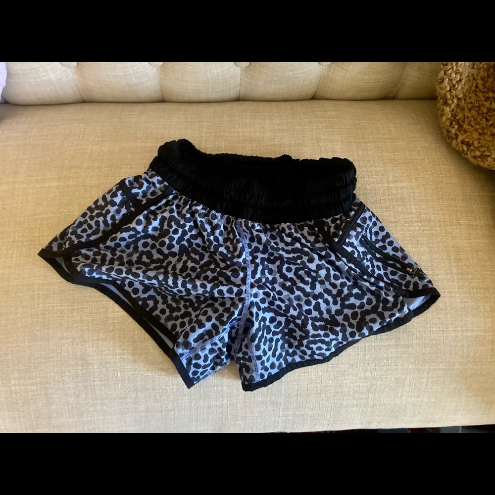 Lululemon tracker shorts